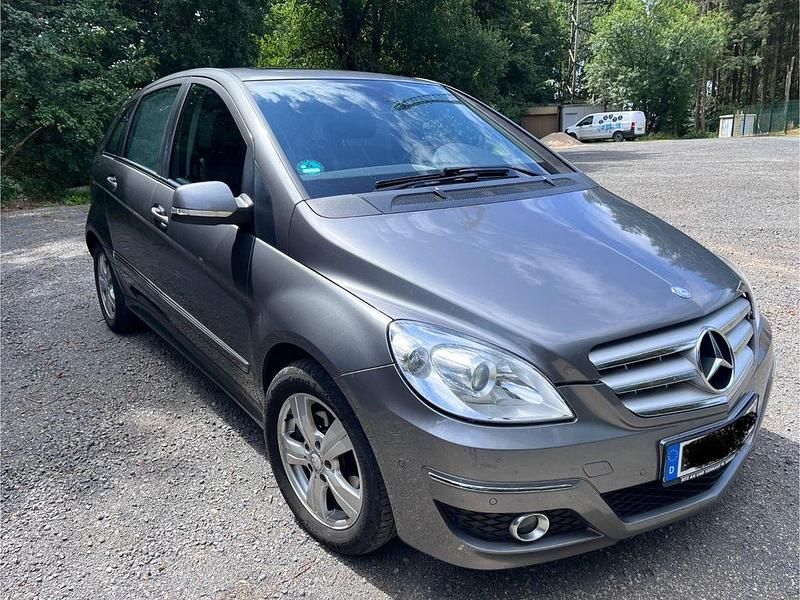 Grau Gebraucht 2009 Mercedes B200 Van / Kleinbus | 3.900 € (Guter Preis) - Bild 1/4