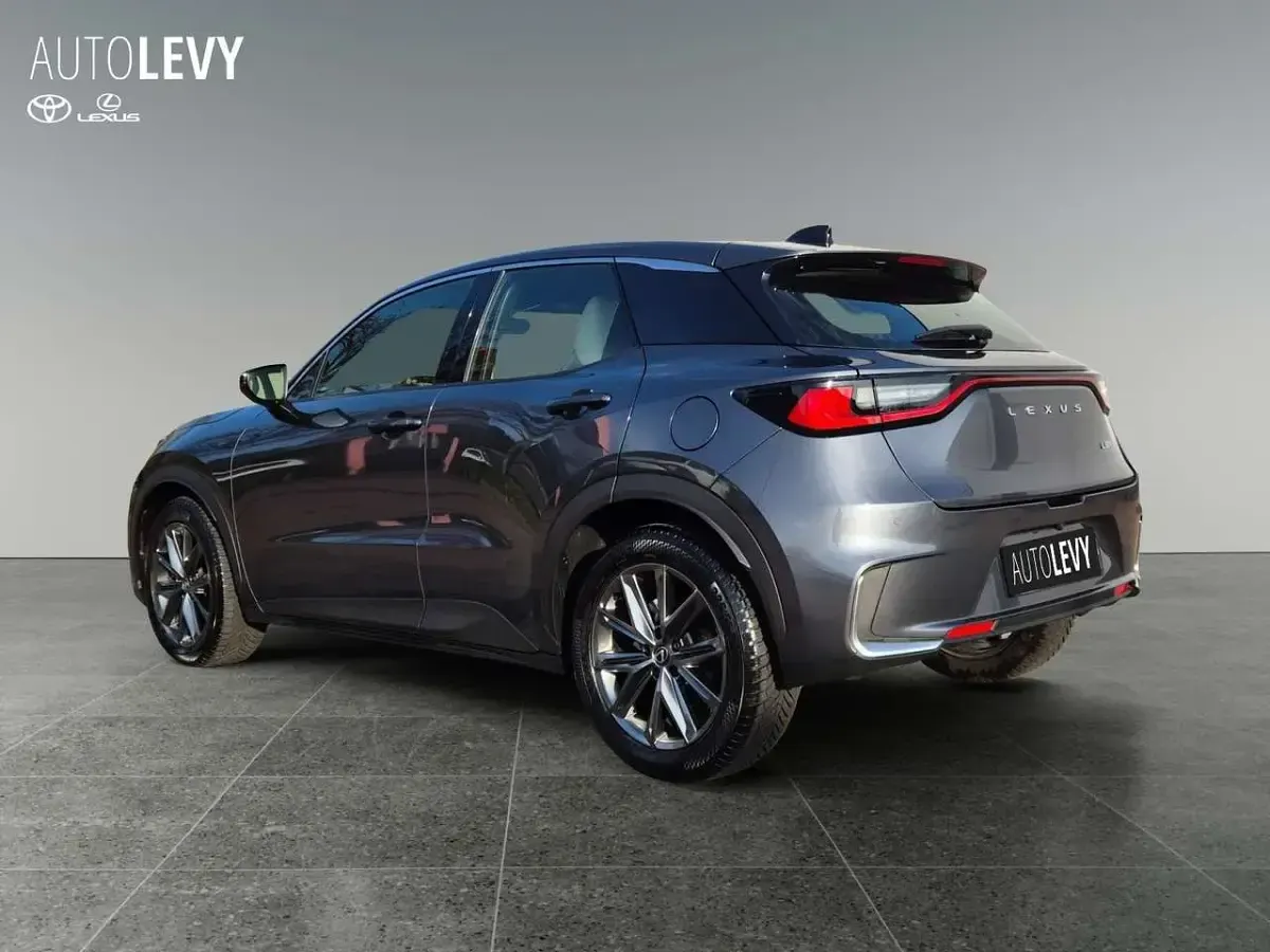 Gebraucht Lexus LBX 136 PS (100 kW) 2024 Grau SUV