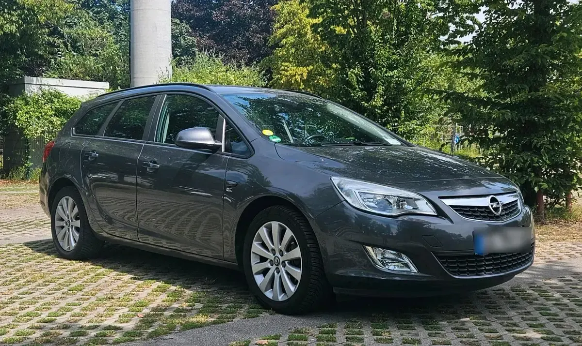 Gebraucht Opel Astra 125 PS (91 kW) 2012 Grau Kombi