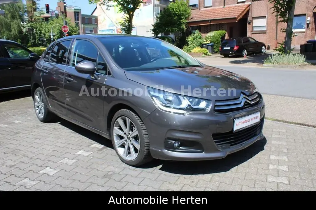 Gebraucht Citroën C4 SELECTION 131 PS (96 kW) 2017 Grau Limousine