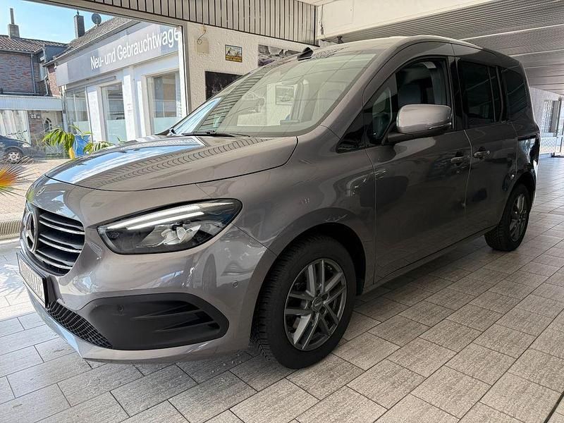 Grau Gebraucht 2023 Mercedes 180 Progressive Limousine | 20.900 € (Superpreis) - Bild 1/4