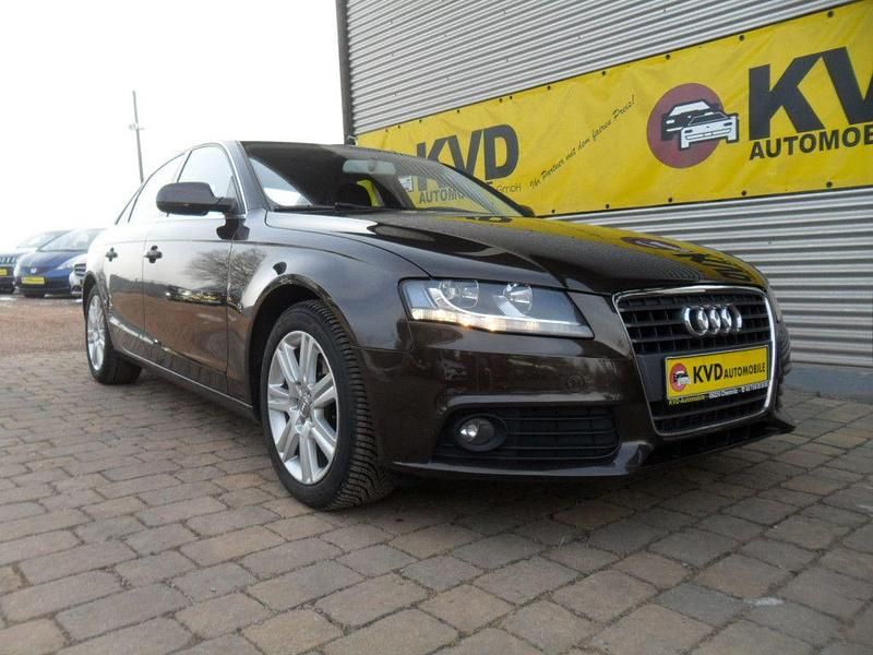 Gebraucht Audi A4 Attraction 160 PS (117 kW) 2011 Braun Limousine