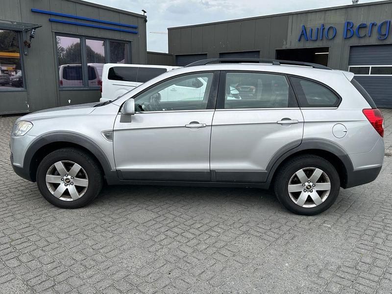 Grau Gebraucht 2010 Chevrolet Captiva LS SUV | 2.950 € (Superpreis) - Bild 1/4