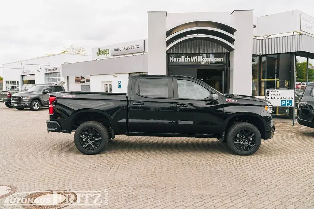 Neu Chevrolet Silverado LT 420 PS (308 kW) 2026 Schwarz SUV