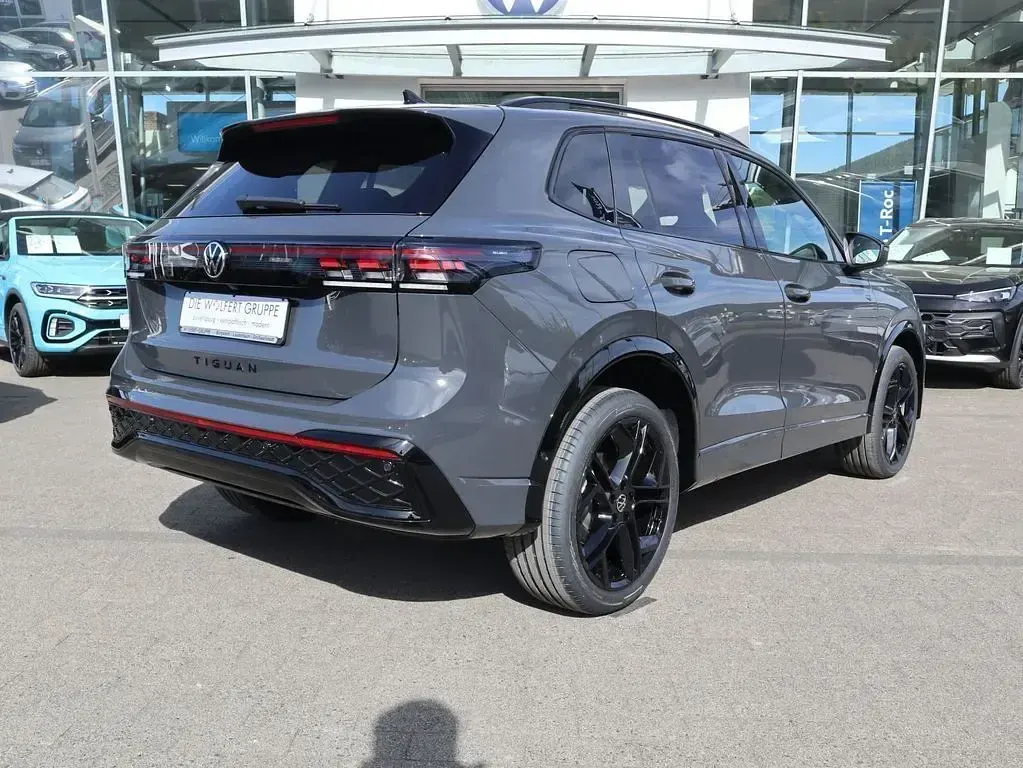Neu VW Tiguan R-line 193 PS (141 kW) 2025 Uranograu SUV