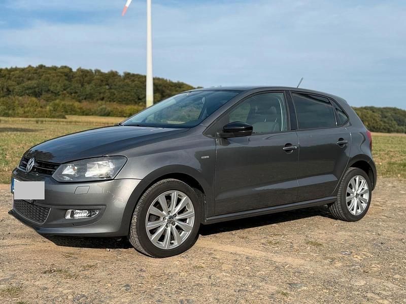 Grau Gebraucht 2012 VW Polo Match Kleinwagen | 5.390 € (Fairer Preis) - Bild 1/4
