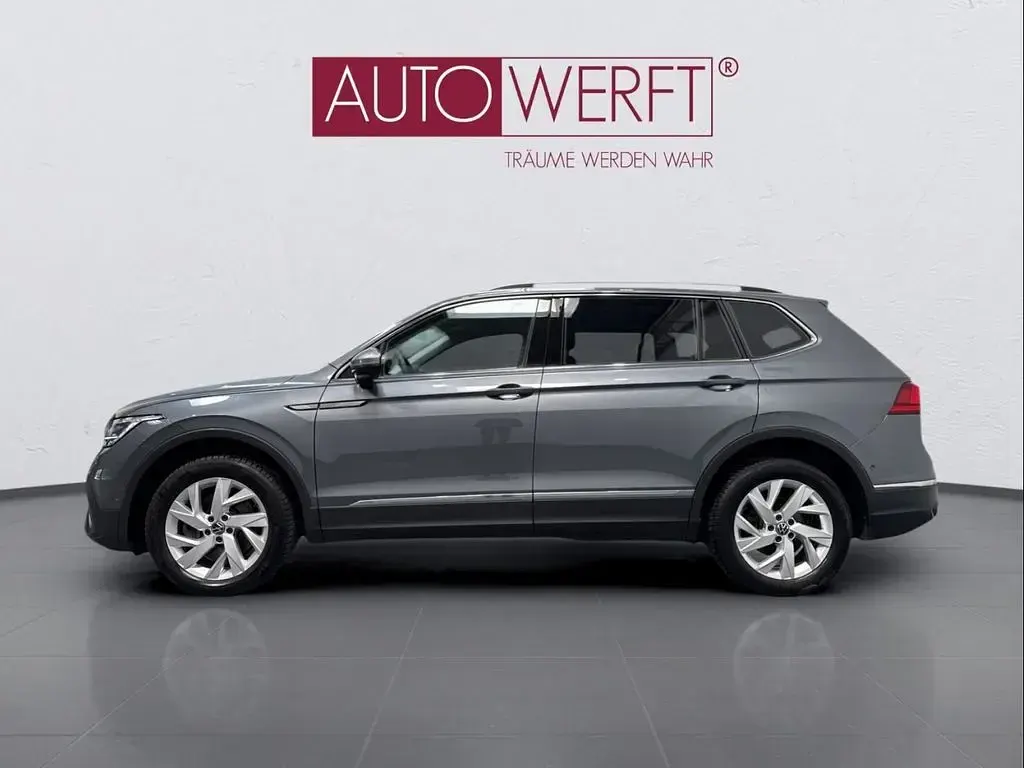 Gebraucht VW Tiguan Allspace Life 193 PS (141 kW) 2024 Grau SUV