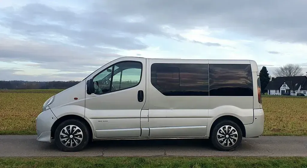Gebraucht Renault Trafic 101 PS (74 kW) 2001 Silber Van / Kleinbus