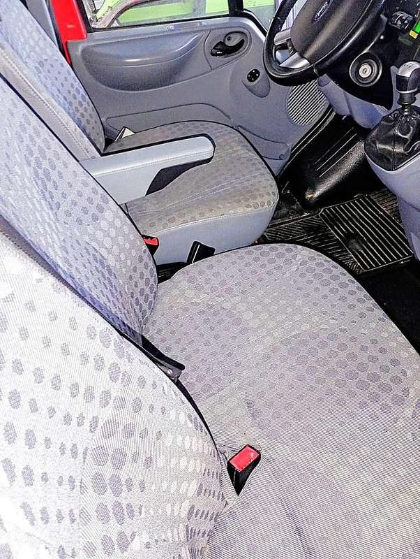 Second-hand Ford Transit Basis 101 CP (74 kW) 2011 Roșu Van