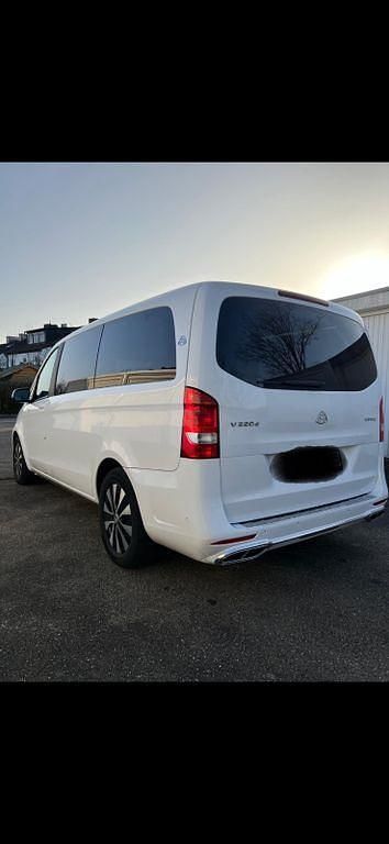 Gebraucht Mercedes V220 163 PS (119 kW) 2019 Weiß Van / Kleinbus