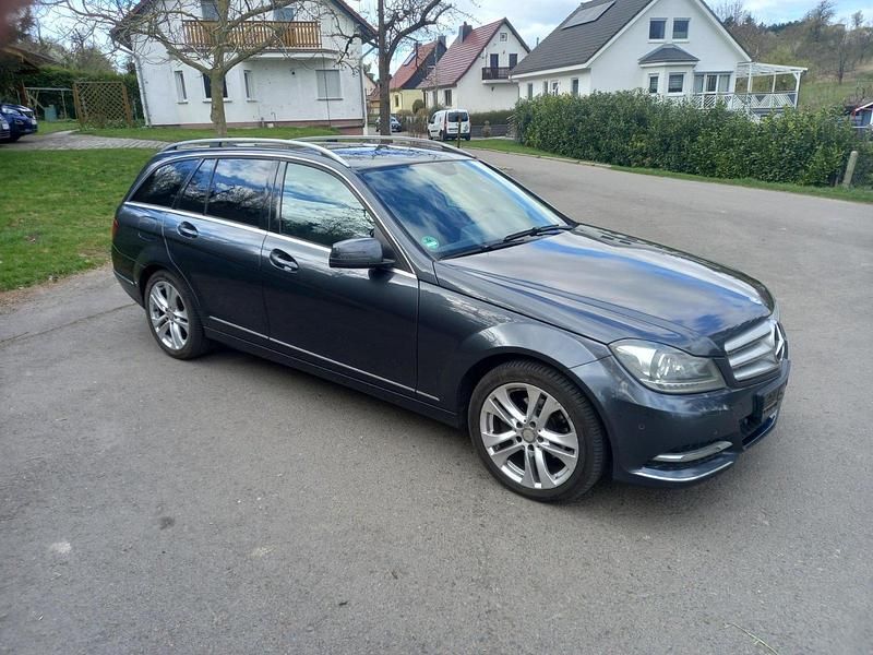 Gebraucht Mercedes 200 136 PS (100 kW) 2014 Grau Kombi