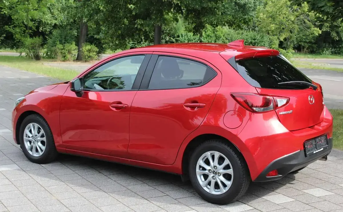 Gebraucht Mazda 2 Exclusive-Line 90 PS (66 kW) 2017 Rubinrot metallic Kleinwagen