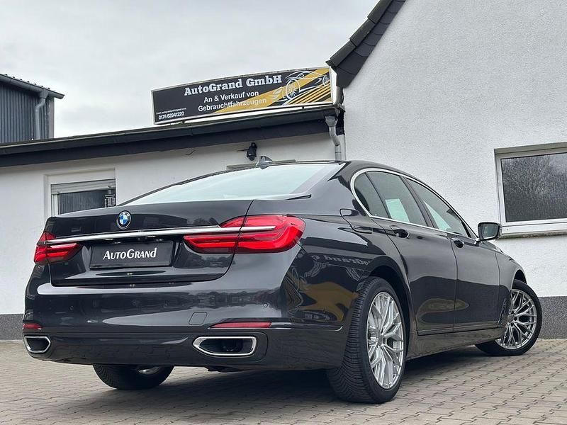 Gebraucht BMW 740 iPerformance 326 PS (239 kW) 2017 Grau Limousine