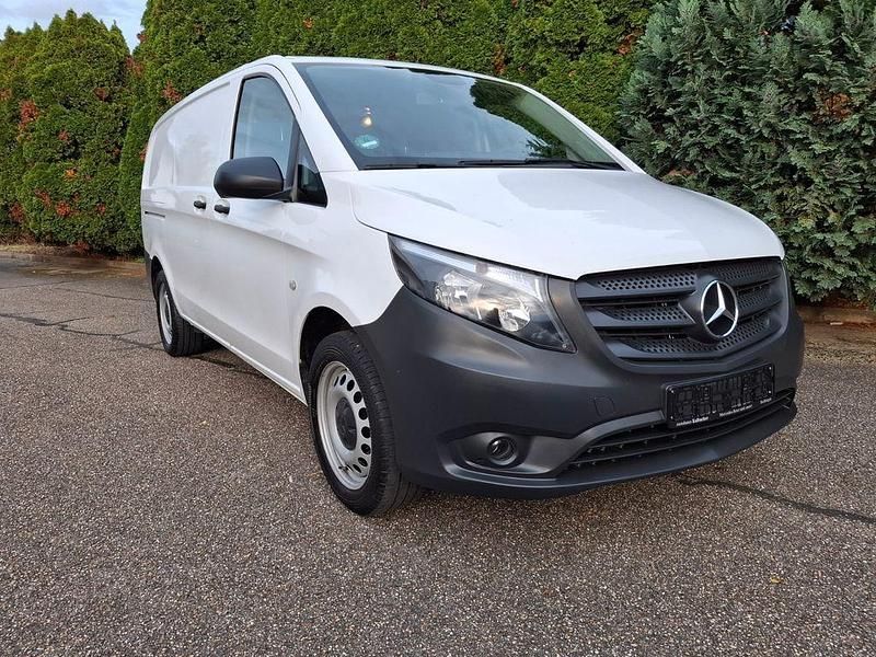 Weiß Gebraucht 2019 Mercedes Vito Van / Kleinbus | 14.399 € (Guter Preis) - Bild 1/4