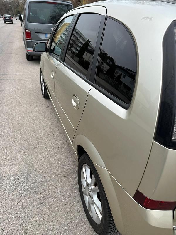 Gebraucht Opel Meriva 105 PS (77 kW) 2009 Gold Van / Kleinbus