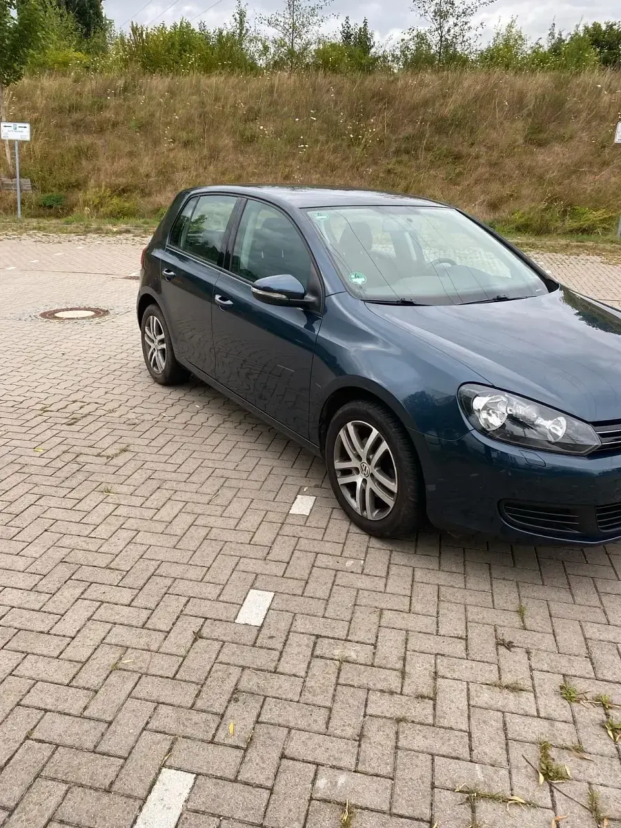 Gebraucht VW Golf VI Comfortline 105 PS (77 kW) 2011 Blau Kleinwagen