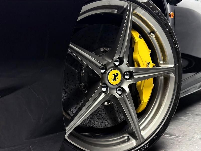 Second-hand Ferrari 458 570 CP (419 kW) 2012 Negru Cabrio