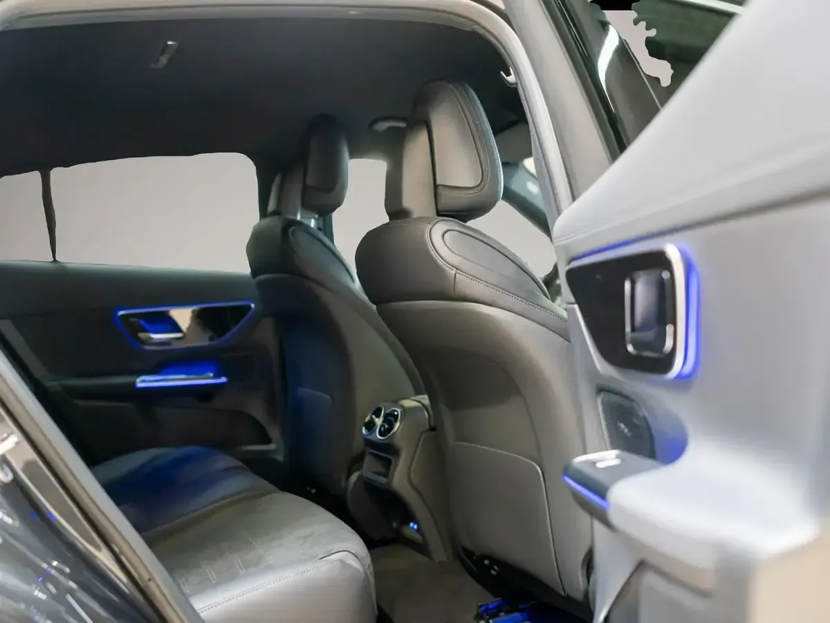 Gebraucht Mercedes GLC200 227 PS (166 kW) 2026 Manufacturer SUV
