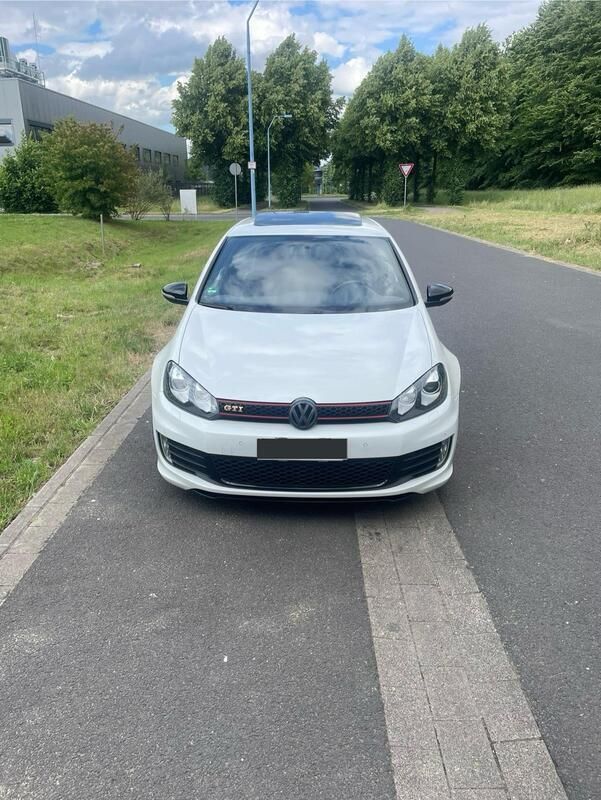 Weiß Gebraucht 2012 VW Golf VI Edition Limousine | 12.000 € (Fairer Preis) - Bild 1/4