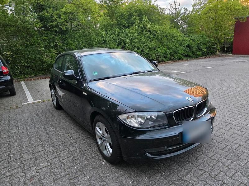 Second-hand BMW 116 122 CP (89 kW) 2011 Negru Hatchback
