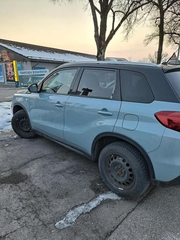 Gebraucht Suzuki Vitara 82 PS (60 kW) 2018 Blau Limousine