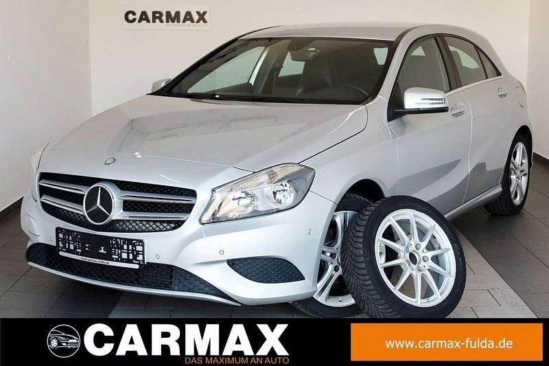 Polarsilber (metallic) Gebraucht 2015 Mercedes A180 Style Limousine | 12.900 € (Superpreis) - Bild 1/4