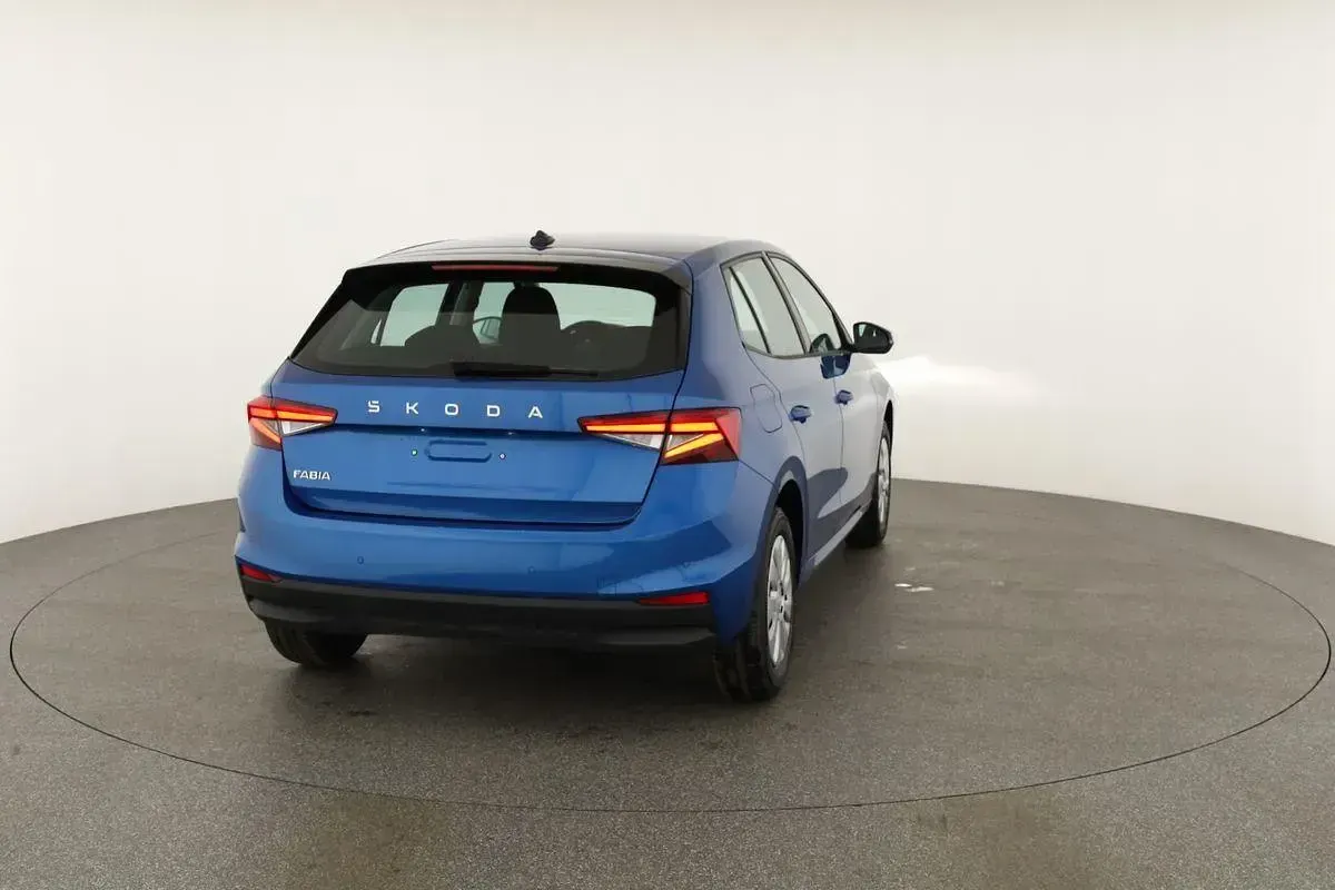 Neu Skoda Fabia Selection 2026 Race blue metallic Kleinwagen