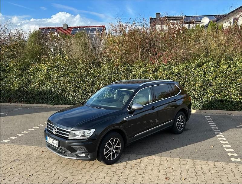 Schwarz Gebraucht 2018 VW Tiguan Allspace Comfortline SUV | 19.999 € (Fairer Preis) - Bild 1/4