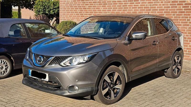 Grau Gebraucht 2015 Nissan Qashqai 360º SUV | 10.250 € (Fairer Preis) - Bild 1/4