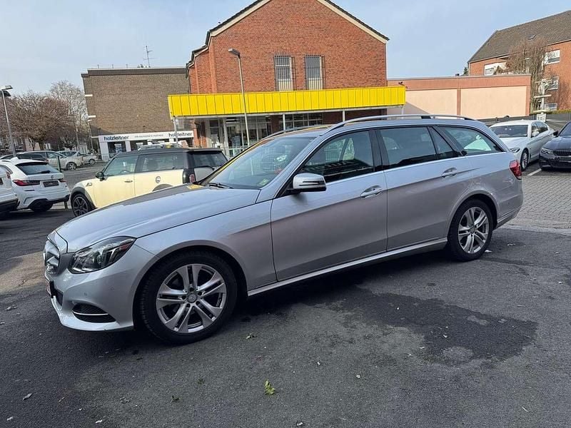 Gebraucht Mercedes E220 170 PS (125 kW) 2016 Iridiumsilber  metalliclack Kombi