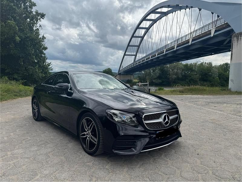 Schwarz Gebraucht 2019 Mercedes E200 Coupé | 31.000 € (Fairer Preis) - Bild 1/4