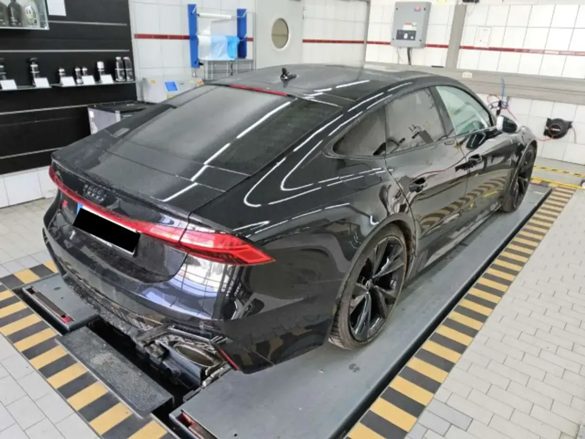 Gebraucht Audi RS7 600 PS (441 kW) 2023 0e mythosschwarz metallic Kleinwagen