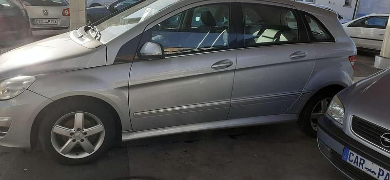 Gebraucht Mercedes B150 95 PS (69 kW) 2010 Silber Van / Kleinbus