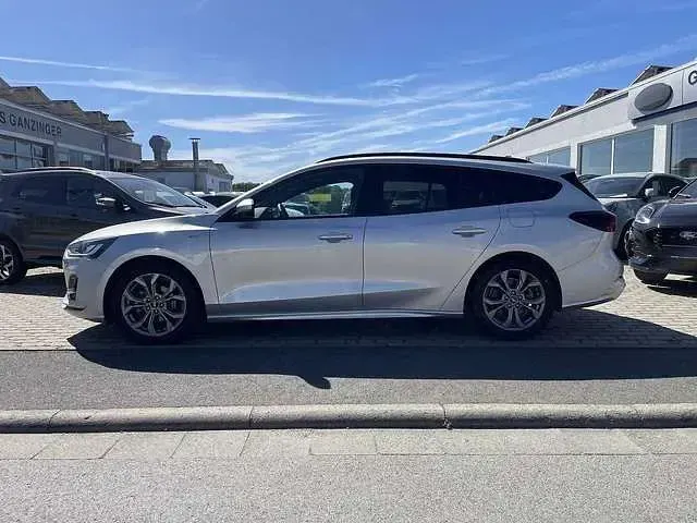 Gebraucht Ford Focus ST-Line 155 PS (114 kW) 2022 Polarsilbermetallic (metallic) Kombi