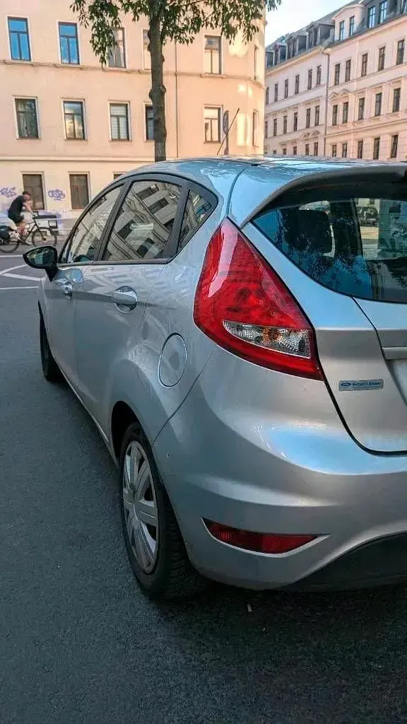 Gebraucht Ford Fiesta 81 PS (59 kW) 2008 Grau Kleinwagen