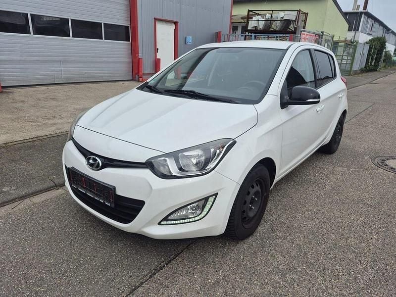 Gebraucht Hyundai i20 Edition 86 PS (63 kW) 2014 Weiß Kleinwagen