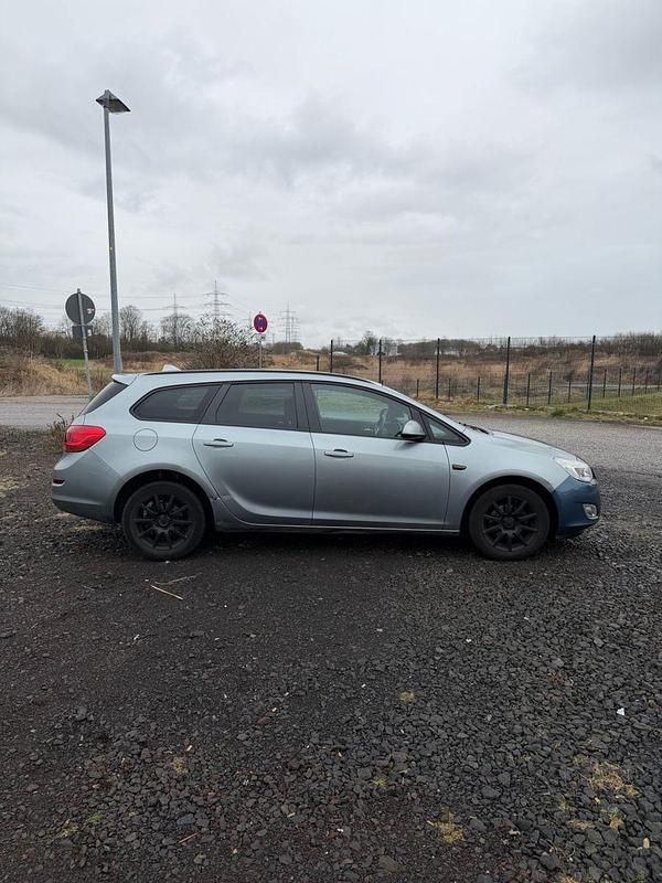 Gebraucht Opel Astra 116 PS (85 kW) 2011 Grau Limousine