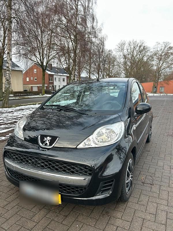 Gebraucht Peugeot 107 68 PS (50 kW) 2009 Schwarz Kleinwagen