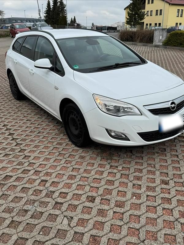 Gebraucht Opel Astra 115 PS (84 kW) 2012 Weiß Kombi