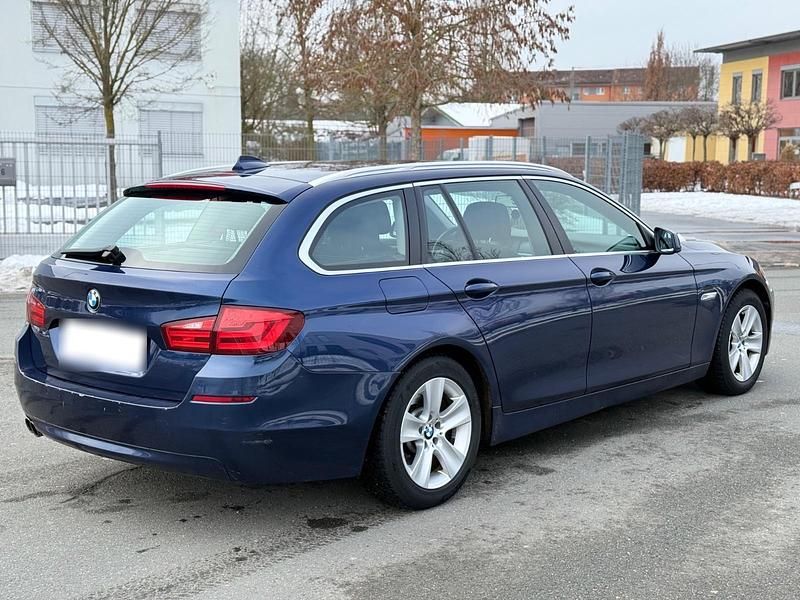 Gebraucht BMW 525 Sport Line 218 PS (160 kW) 2012 Blau Kombi