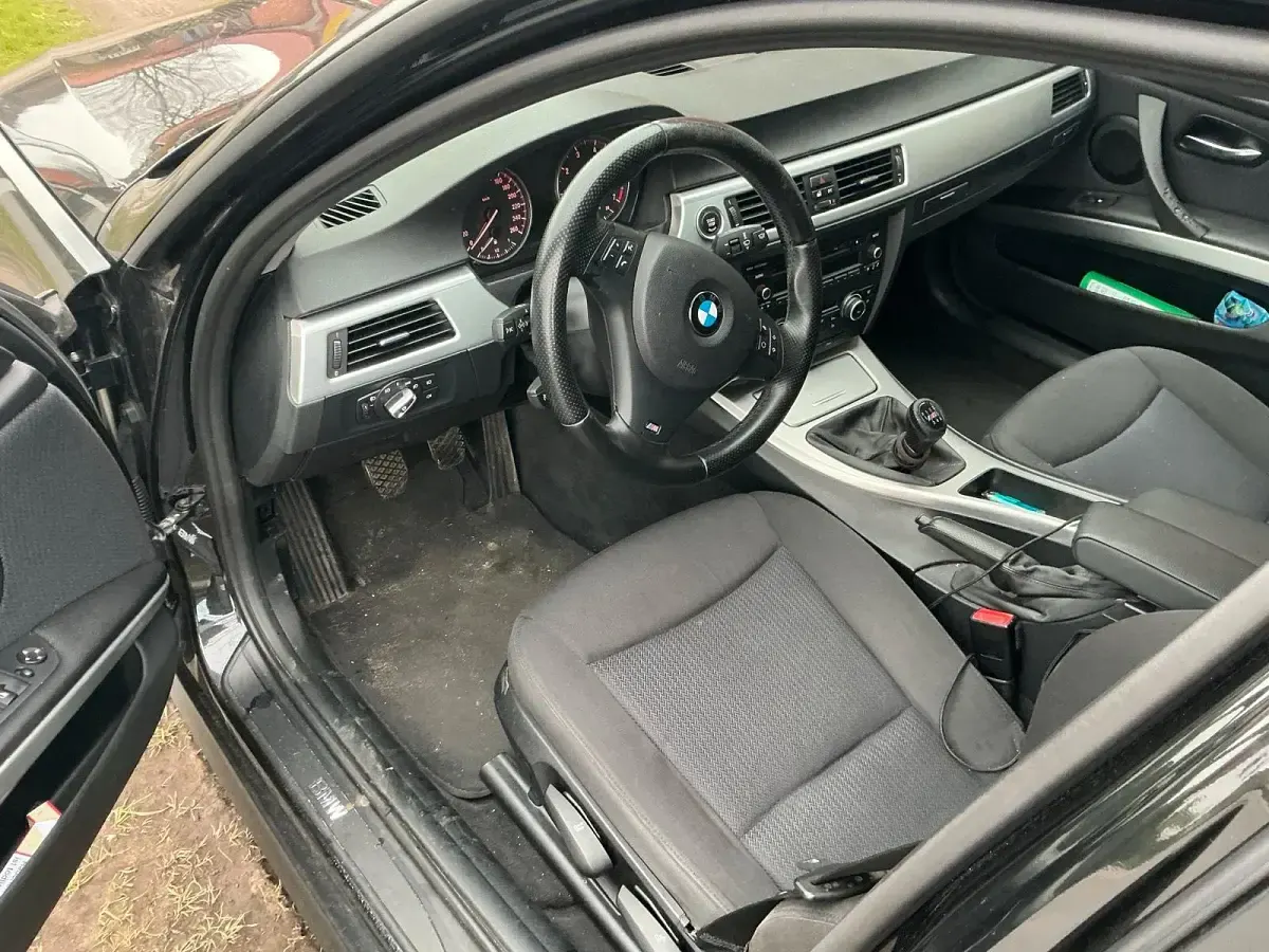 Gebraucht BMW 318 143 PS (105 kW) 2010 Schwarz Kombi