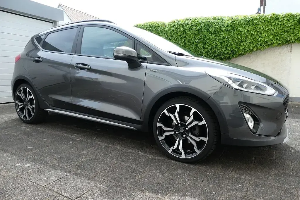 Gebraucht Ford Fiesta Active X 125 PS (91 kW) 2020 Grau Kleinwagen