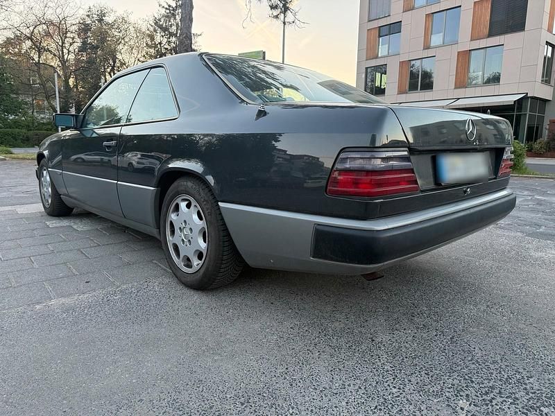 Używany Mercedes E230 122 KM (89 kW) 1988 Coupe