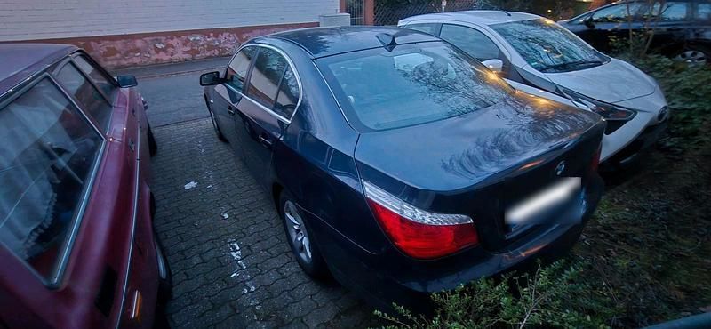 Gebraucht BMW 520 163 PS (119 kW) 2007 Blau Limousine