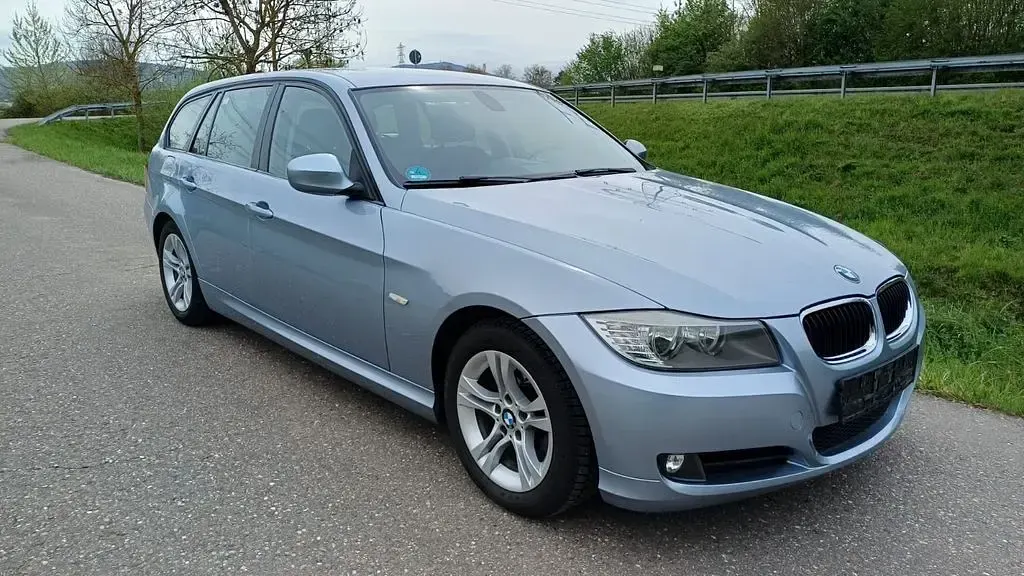 Gebraucht BMW 320 170 PS (125 kW) 2012 Blau Kombi