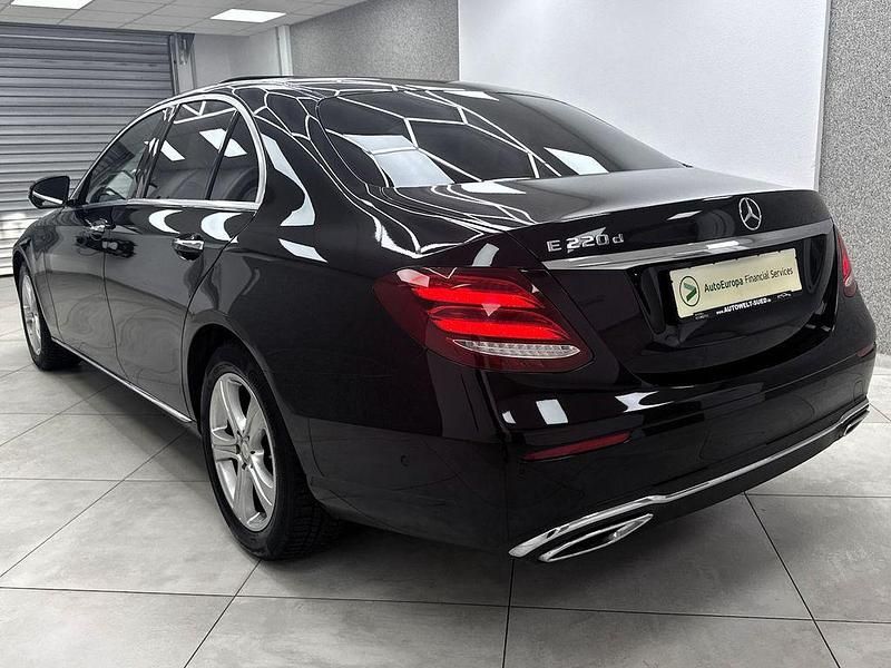 Gebraucht Mercedes E220 Avantgarde 194 PS (142 kW) 2018 Obsidianschwarz metallic (metallic) Limousine