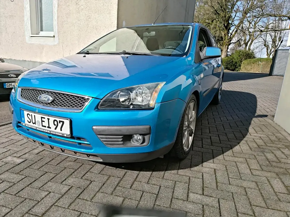 Second-hand Ford Focus 145 CP (106 kW) 2006 Albastru Hatchback