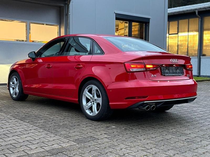 Rot Gebraucht 2018 Audi A3 Sport Limousine | 21.850 € (Fairer Preis) - Bild 1/4