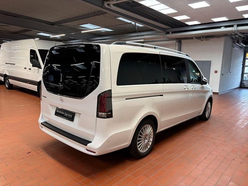 Gebraucht Mercedes V250 Style 190 PS (139 kW) 2025 Weiß Van / Kleinbus