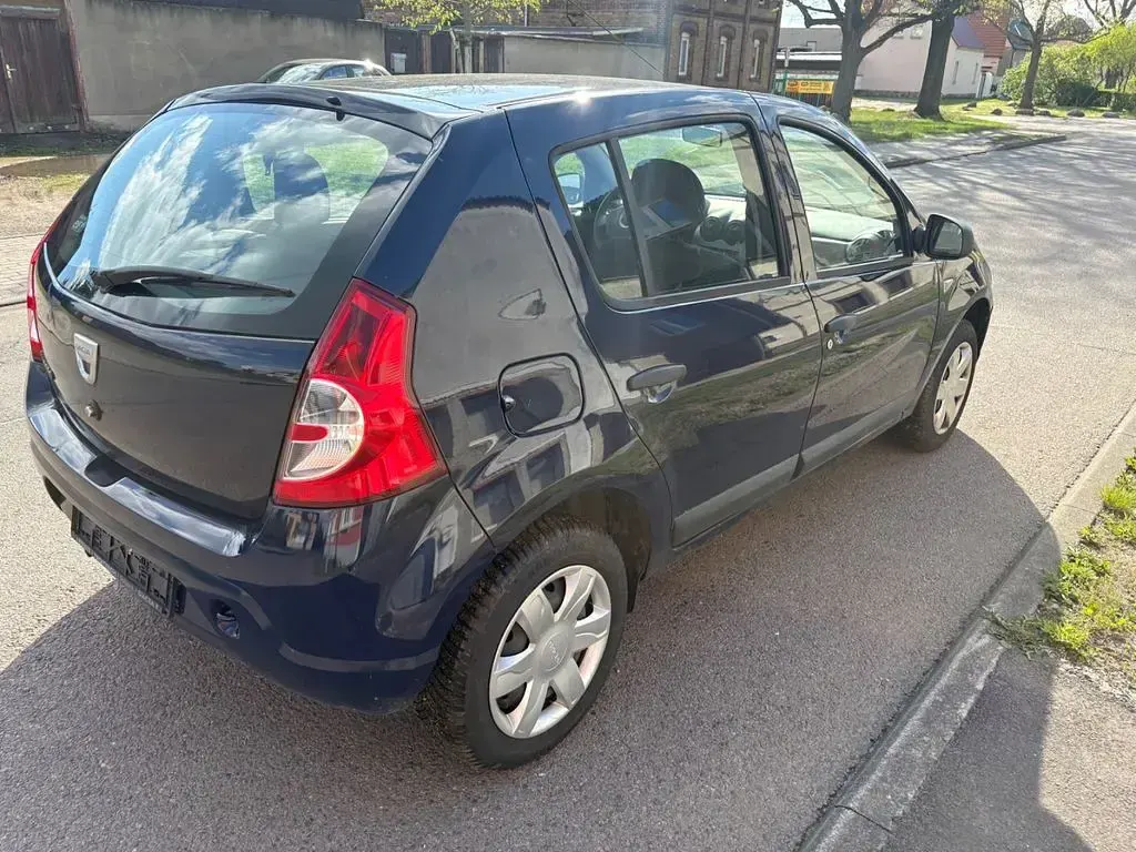 Gebraucht Dacia Sandero 75 PS (55 kW) 2011 Blau Limousine